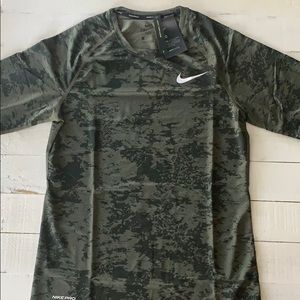 Nike dri-fit tee. Slim fit